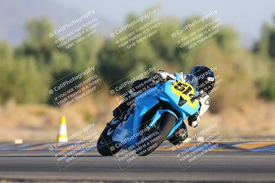 media/Nov-19-2023-CVMA (Sun) [[1f3d1b7ccb]]/Race 17 Amateur Supersport Middleweight/